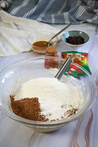 Колач со интензивен вкус на чоколадо и богата арома на карамел – одлична комбинација за неодоливи сочни и ровки браунис. со црвен пипер СИКА